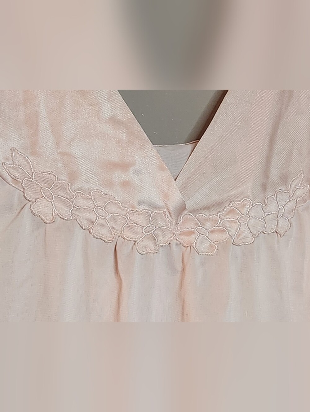 Vintage Vanity Fair Light Pink Nylon Nightgown or Slip Dress Size Large - Picture 3 of 8